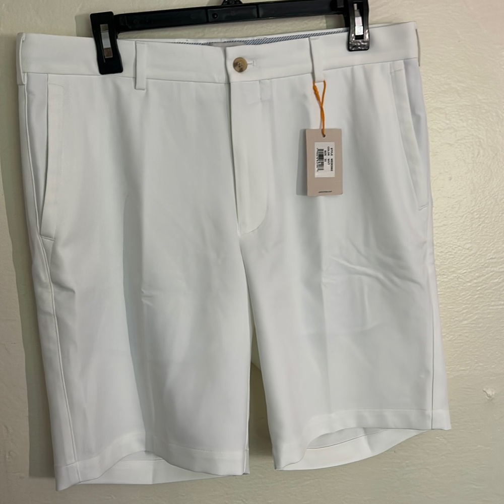 New Peter Millar size 33 golf shorts white